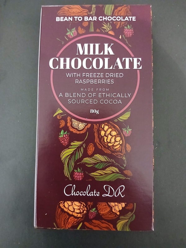 Milk chocolate with freeze dried raspberry