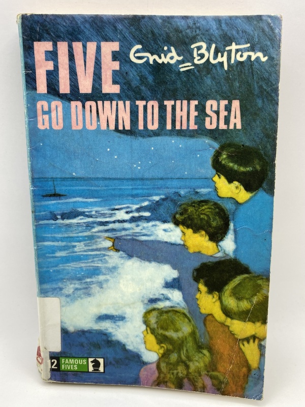 Five Go Down to the Sea - Enid Blyton