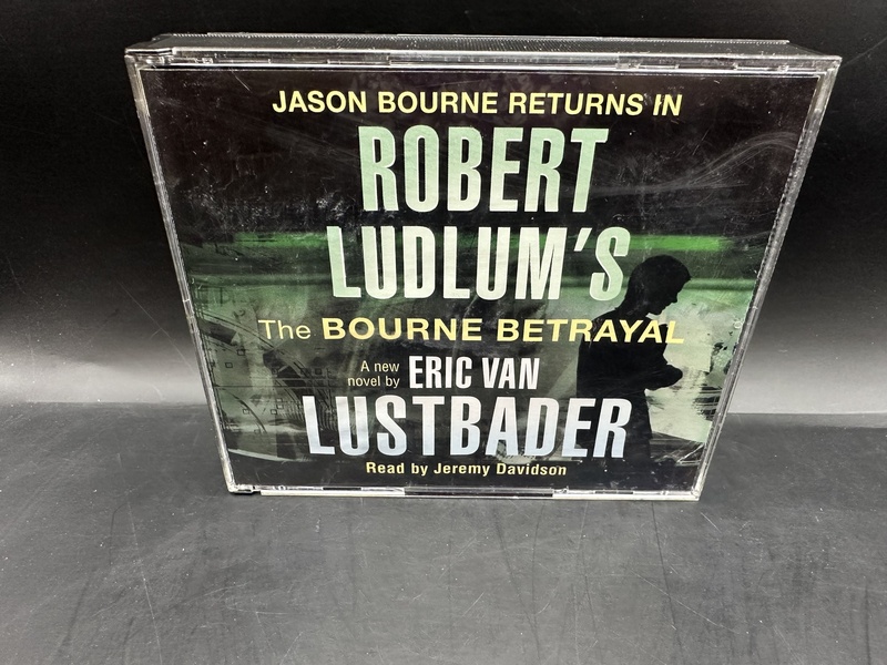 The Bourne Betrayal - Robert Ludlum & Lustbader - Eric Van (Audiobook)