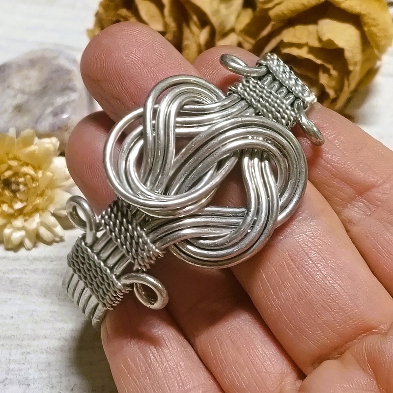 Buddha Knot Cuff – Silver