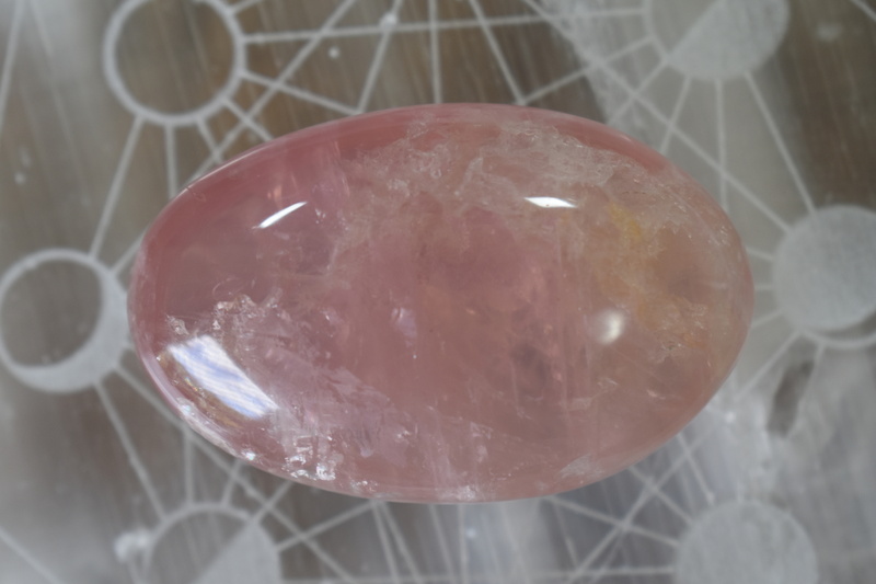 Rose Quartz Palm Stone 72g