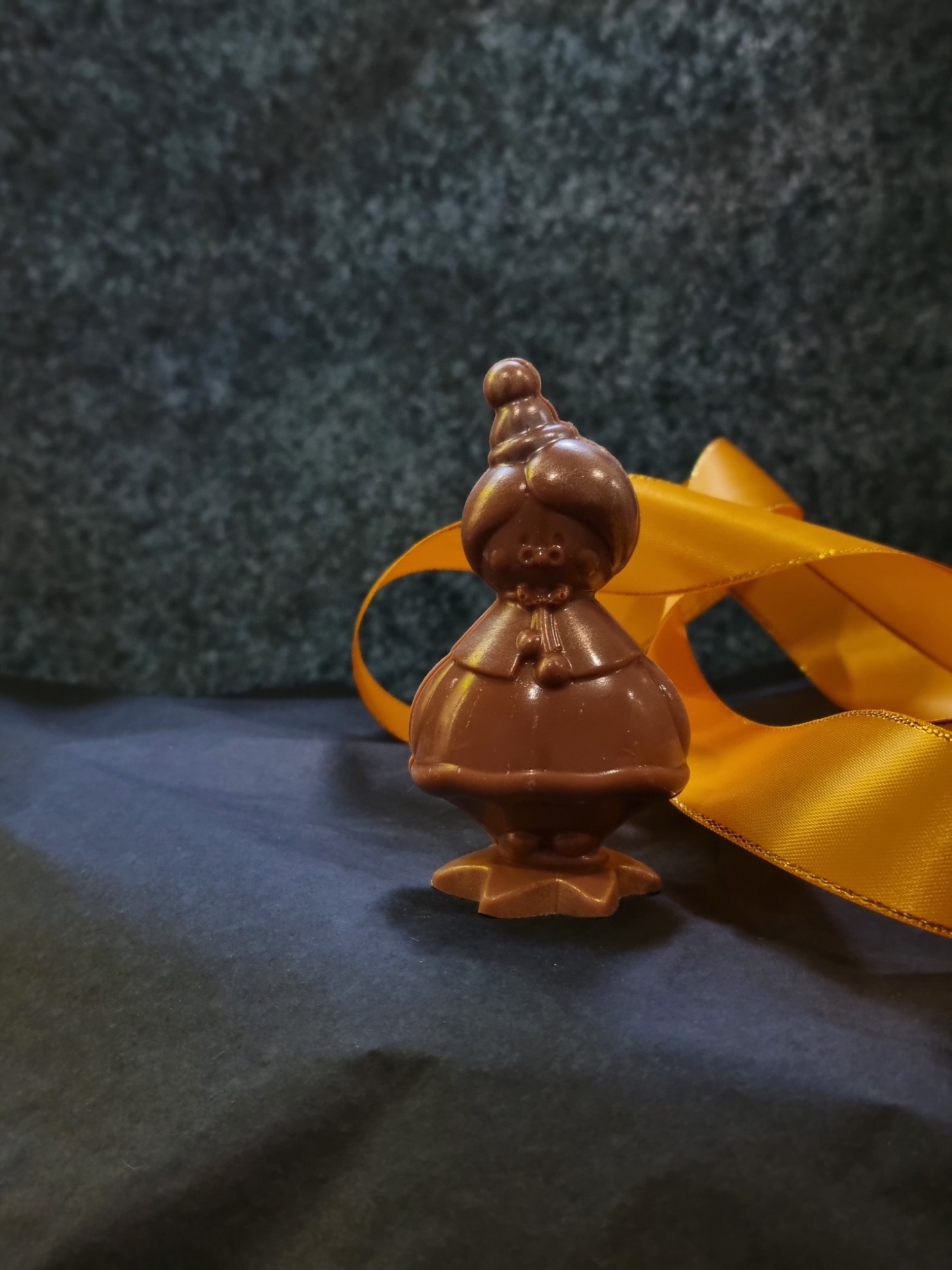 Mrs Claus Chocolate Figurine – Salted Caramel & Crunchy Peanut